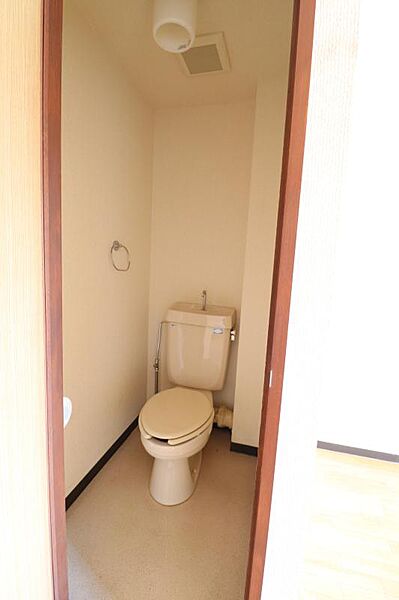 画像10:一般的な洋式トイレ