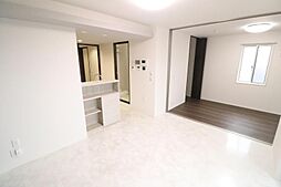 新築プレミア西条中央B棟 302 3階2LDKのリビング/ダイニング