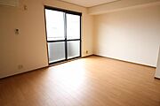 キッチン横から見たリビング
