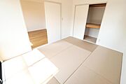 和室の収納　掃除しやすい美草畳です。