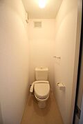 トイレは温水洗浄便座付き
