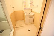 1 シャワー洗面台の隣には洗濯機置き場があります！