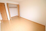 北東洋室6帖