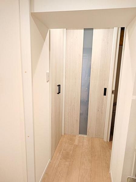廊下部分。フローリングや建具なども丁寧に使用されており、きれいな状態です。