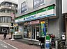 周辺：徒歩4分にファミリーマートあります