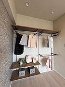 南側洋室のオープンクローゼット