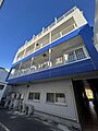 西側からの外観...