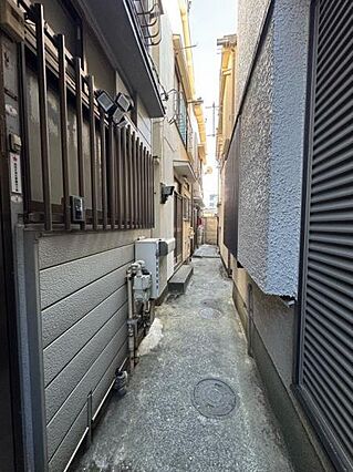 玄関前通路（共...