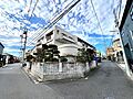 角地に位置し、...