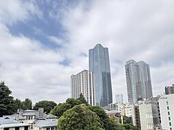 麻布台を日常使いする。洗練とやすらぎが交差する特等席。