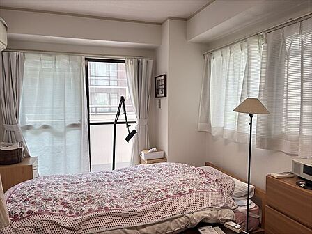 洋室約8.1帖。明るく開放感のある南向き洋室で快適な暮らしを。
