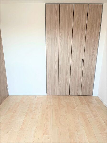 洋室(2)約6.0帖。全居室に収納をご用意。収納の悩みを解消します。