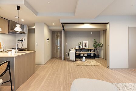 ＬＤＫと洋室（3）LDには床暖房を装備。エアコンだけだと冷えがちな足元からお部屋全体を暖めてくれます