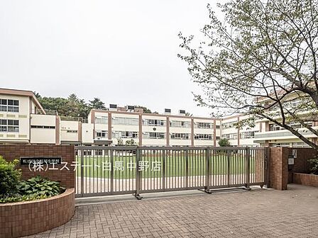 板橋区立桜川小学校(530m)