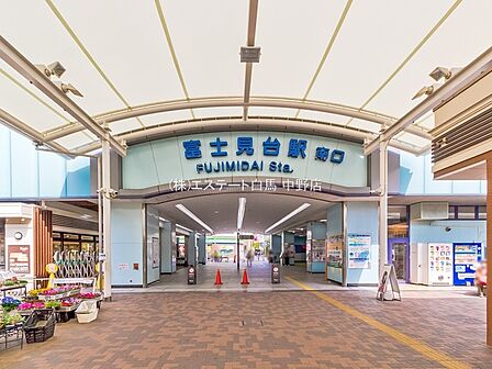 西武鉄道池袋・豊島線「富士見台」駅(740m)