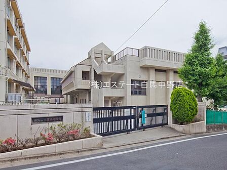 練馬区立貫井中学校(560m)