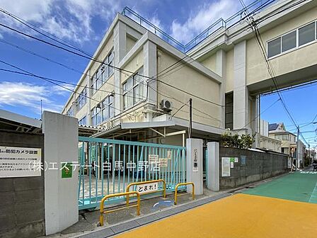 杉並区立和田小学校(360m)