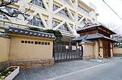 茨木市立茨木小学校 608m