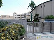 茨木市立春日小学校 572m