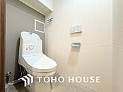 トイレには快適な温水洗浄便座付