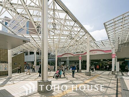 小田急電鉄小田原線「新百合ヶ丘」駅 距離880m
