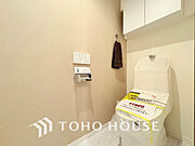 トイレには快適な温水洗浄便座付