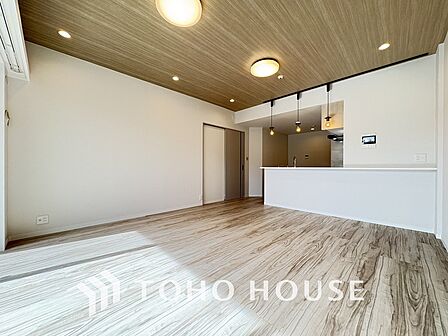 広がりのある住空間、家族が集まるリビング・ダイニング