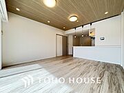 広がりのある住空間、家族が集まるリビング・ダイニング