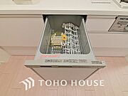 ビルトイン式食洗機完備のシステムキッチンで食後もゆったり家族団らん