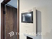 来客が一目でわかるモニター付きインターホン