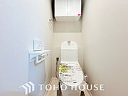 トイレには快適な温水洗浄便座付