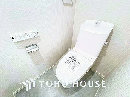 トイレには快適な温水洗浄便座付