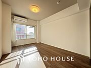 採光もある洋室は、くつろぎのひと時を過ごすのにぴったり