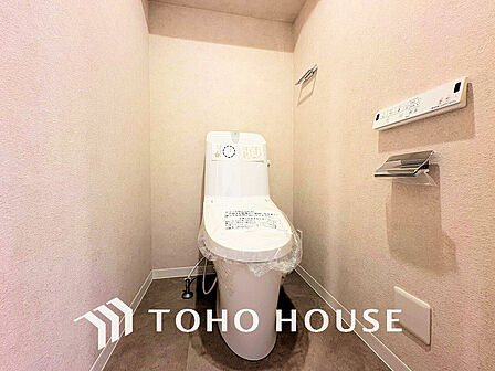 トイレには快適な温水洗浄便座付