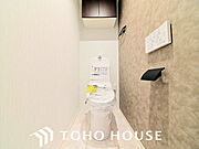 トイレには快適な温水洗浄便座付