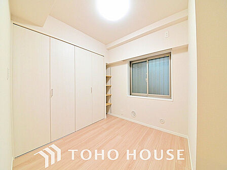 採光もある洋室は、くつろぎのひと時を過ごすのにぴったり