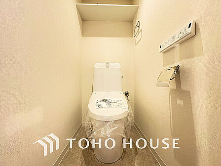 トイレには快適な温水洗浄便座付