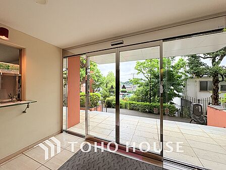 手入れの行き届いたエントランス