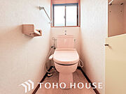トイレには快適な温水洗浄便座付