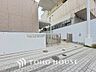 周辺：港区立三田中学校　距離550m