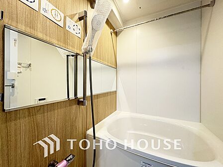 一日の疲れを癒すバスルームは、心地よいリラックスを叶える清潔感溢れる空間