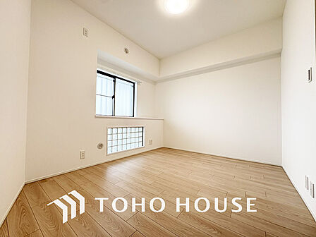 採光もある洋室は、くつろぎのひと時を過ごすのにぴったり