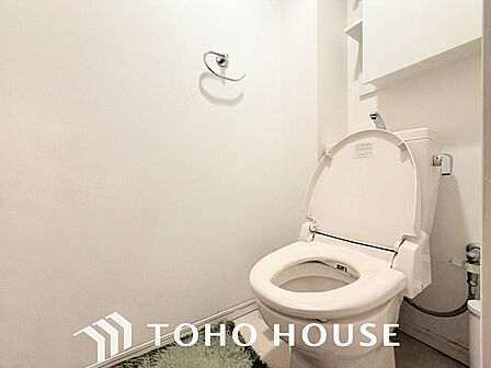 トイレには快適な温水洗浄便座付(現地には家具があります)