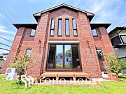 ～職人が一つひとつレンガを積み上げた重厚感あふれる本格洋館～デザイン性と快適性を兼ね備えた上質な住空間が広がります～