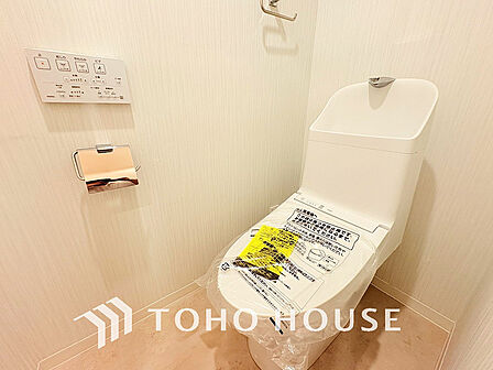 トイレには快適な温水洗浄便座付