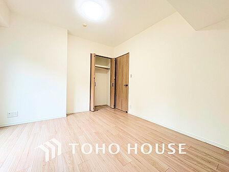 シンプルですっきりとした室内は飽きのこない居心地の良い雰囲気
