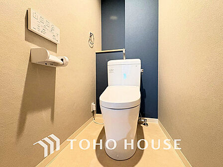 トイレには快適な温水洗浄便座付