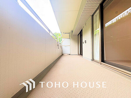 日当たりの良いバルコニーで晴れの日の洗濯物も楽しみになりますね