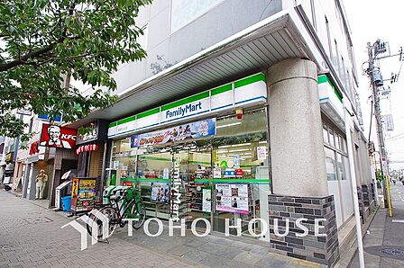 ファミリーマート 桜新町駅前店 距離700m