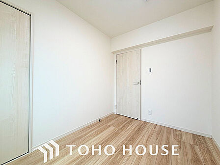 シンプルですっきりとした室内は飽きのこない居心地の良い雰囲気
